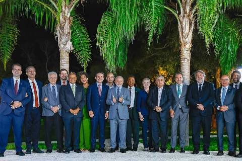 EM JANTAR COM  DA BASE ALIADA NA CÂMARA DOS DEPUTADOS, LULA DIZ QUE SERÁ CANDIDATO EM 2026